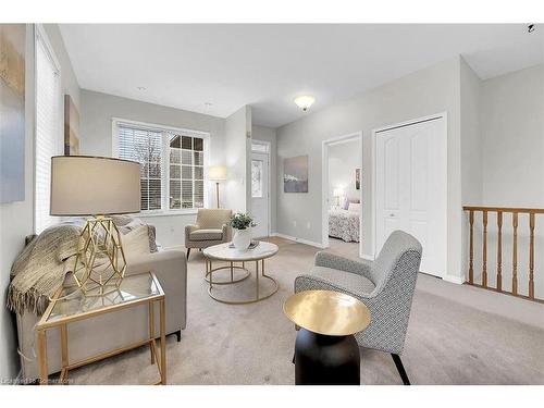 8-81 Valridge Drive, Ancaster, ON - Indoor Photo Showing Living Room