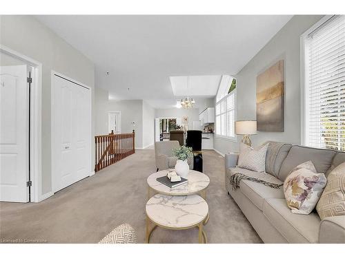 8-81 Valridge Drive, Ancaster, ON - Indoor Photo Showing Living Room