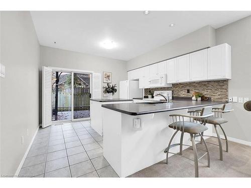 8-81 Valridge Drive, Ancaster, ON - Indoor Photo Showing Kitchen