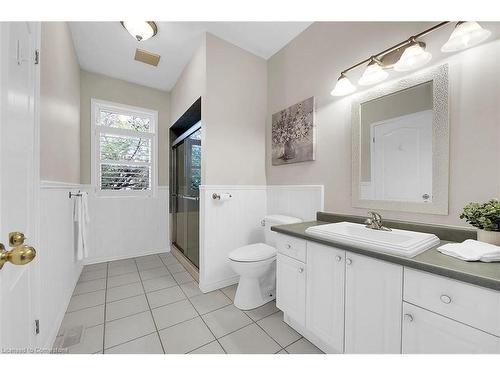 8-81 Valridge Drive, Ancaster, ON - Indoor Photo Showing Bathroom