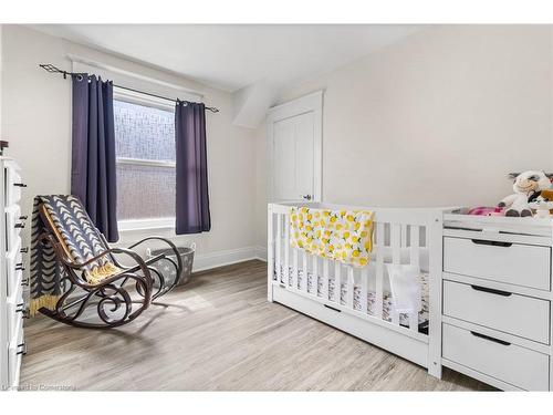 18 Prince Street, St. Catharines, ON - Indoor Photo Showing Bedroom