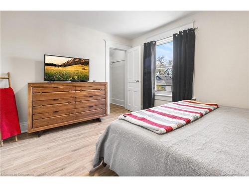 18 Prince Street, St. Catharines, ON - Indoor Photo Showing Bedroom