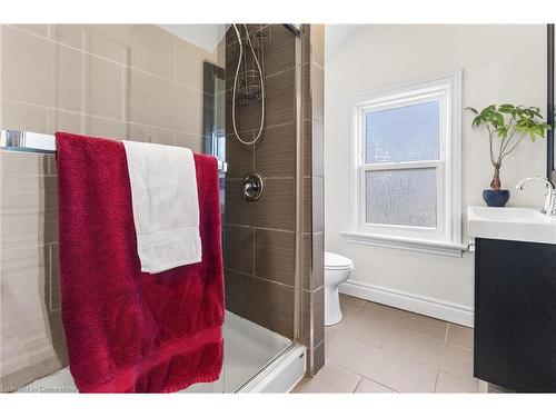 18 Prince Street, St. Catharines, ON - Indoor Photo Showing Bathroom