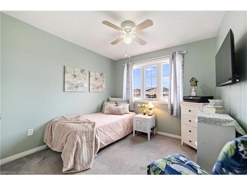 516 Eliza Crescent, Burlington, ON - Indoor Photo Showing Bedroom