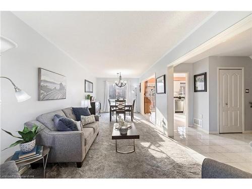 516 Eliza Crescent, Burlington, ON - Indoor Photo Showing Living Room