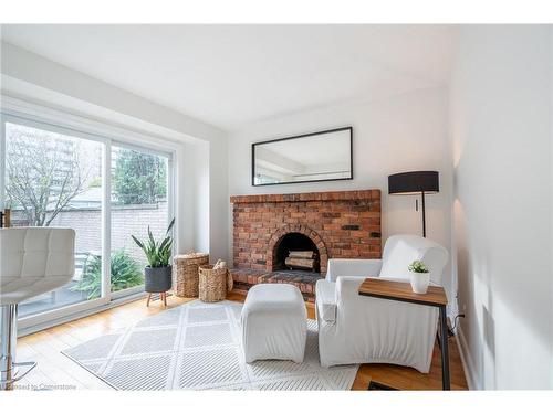 815 Hyde Road, Burlington, ON - Indoor Photo Showing Living Room With Fireplace