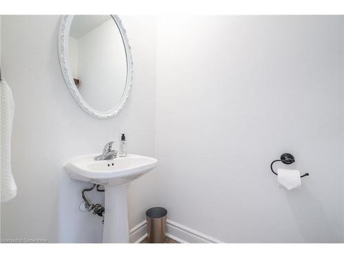 815 Hyde Road, Burlington, ON - Indoor Photo Showing Bathroom