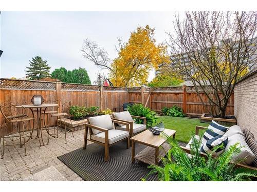 815 Hyde Road, Burlington, ON - Outdoor With Backyard