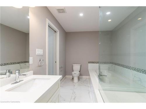 7-35 Midhurst Heights, Stoney Creek, ON - Indoor Photo Showing Bathroom