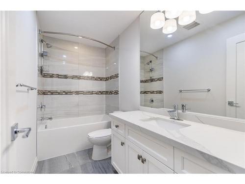 7-35 Midhurst Heights, Stoney Creek, ON - Indoor Photo Showing Bathroom