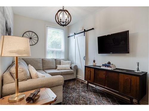 44 Steven Street, Hamilton, ON - Indoor Photo Showing Living Room