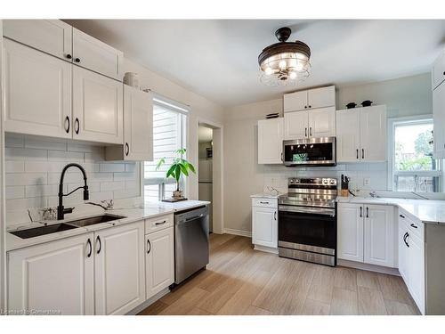 44 Steven Street, Hamilton, ON - Indoor Photo Showing Kitchen With Upgraded Kitchen