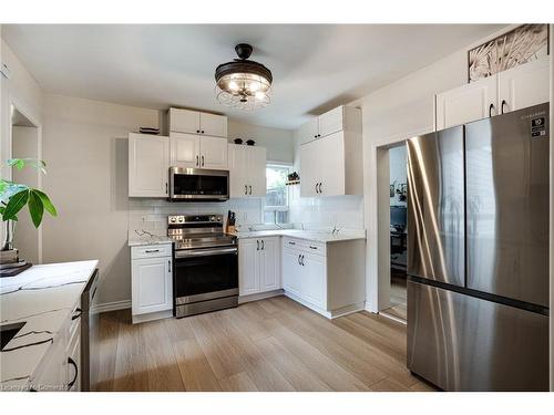 44 Steven Street, Hamilton, ON - Indoor Photo Showing Kitchen