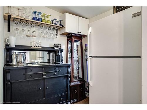 44 Steven Street, Hamilton, ON - Indoor Photo Showing Kitchen