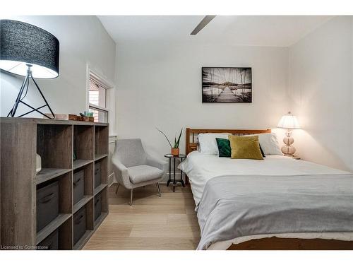 44 Steven Street, Hamilton, ON - Indoor Photo Showing Bedroom