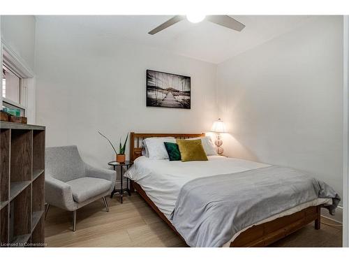 44 Steven Street, Hamilton, ON - Indoor Photo Showing Bedroom