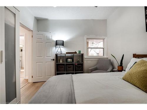 44 Steven Street, Hamilton, ON - Indoor Photo Showing Bedroom