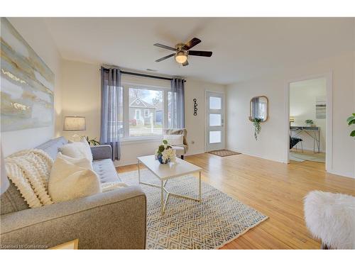 73 East 33Rd Street, Hamilton, ON - Indoor Photo Showing Living Room