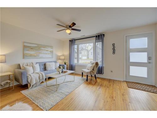 73 East 33Rd Street, Hamilton, ON - Indoor Photo Showing Living Room