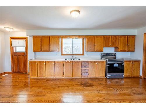 B-5782 Sixteen Road, West Lincoln, ON - Indoor Photo Showing Kitchen With Double Sink