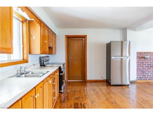 B-5782 Sixteen Road, West Lincoln, ON - Indoor Photo Showing Kitchen With Double Sink