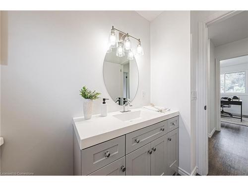 75 Graystone Drive, Hamilton, ON - Indoor Photo Showing Bathroom