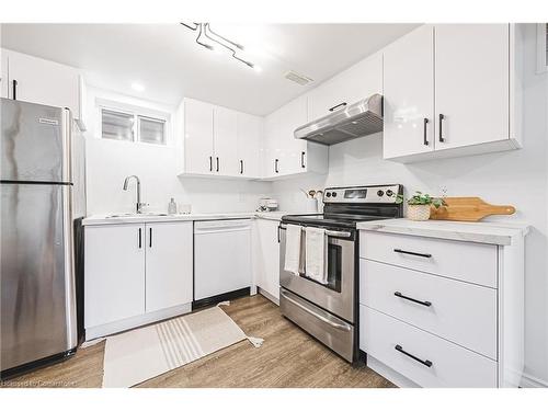 75 Graystone Drive, Hamilton, ON - Indoor Photo Showing Kitchen