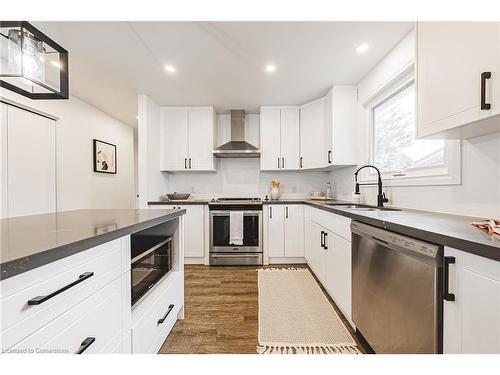 75 Graystone Drive, Hamilton, ON - Indoor Photo Showing Kitchen With Upgraded Kitchen