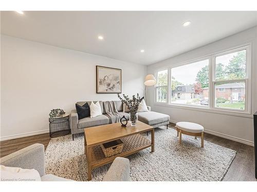 75 Graystone Drive, Hamilton, ON - Indoor Photo Showing Living Room