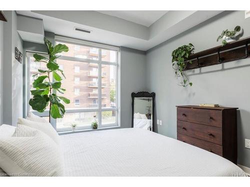 206-85 Robinson Street Street, Hamilton, ON - Indoor Photo Showing Bedroom