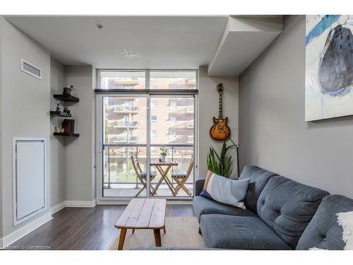 206-85 Robinson Street Street, Hamilton, ON - Indoor Photo Showing Living Room