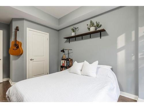 206-85 Robinson Street Street, Hamilton, ON - Indoor Photo Showing Bedroom