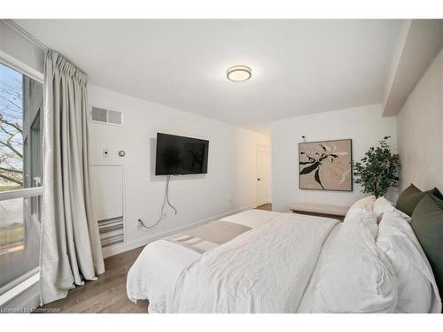 303-2155 Burnhamthorpe Road W, Mississauga, ON - Indoor Photo Showing Bedroom