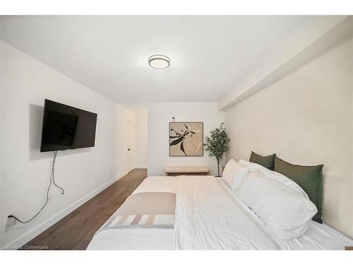 303-2155 Burnhamthorpe Road W, Mississauga, ON - Indoor Photo Showing Bedroom