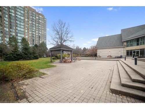 303-2155 Burnhamthorpe Road W, Mississauga, ON - Outdoor