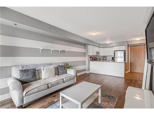 401-3060 Rotary Way, Burlington, ON - Indoor Photo Showing Living Room