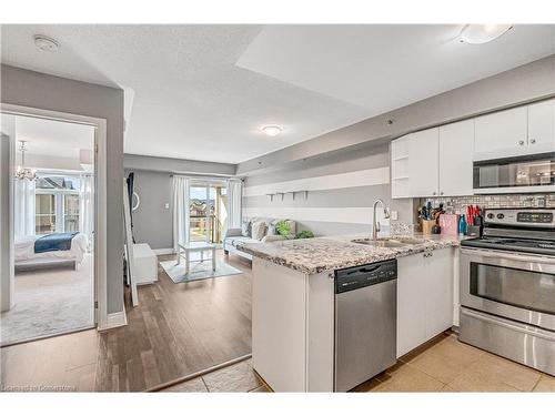 401-3060 Rotary Way, Burlington, ON - Indoor Photo Showing Kitchen