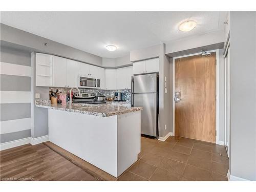 401-3060 Rotary Way, Burlington, ON - Indoor Photo Showing Kitchen