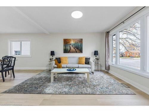 295 Glennie Avenue, Hamilton, ON - Indoor Photo Showing Living Room