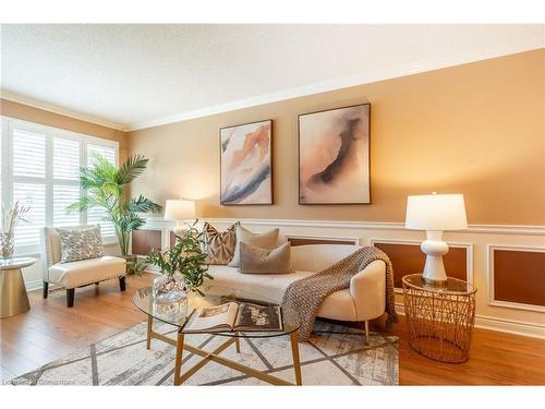 35-10 Wentworth Drive, Grimsby, ON - Indoor Photo Showing Living Room