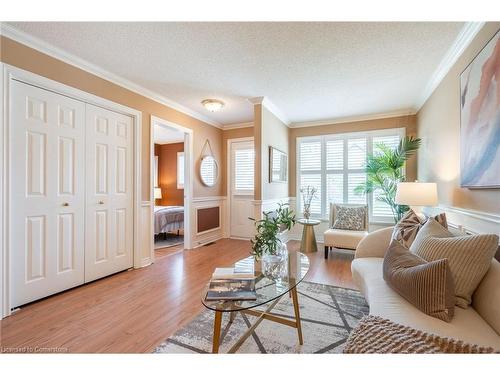 35-10 Wentworth Drive, Grimsby, ON - Indoor Photo Showing Living Room