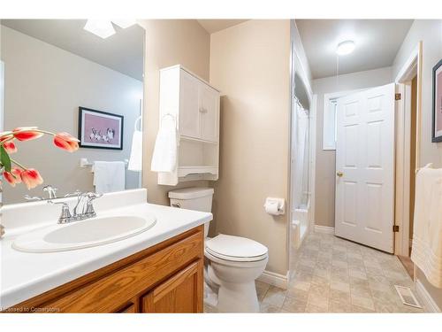 35-10 Wentworth Drive, Grimsby, ON - Indoor Photo Showing Bathroom