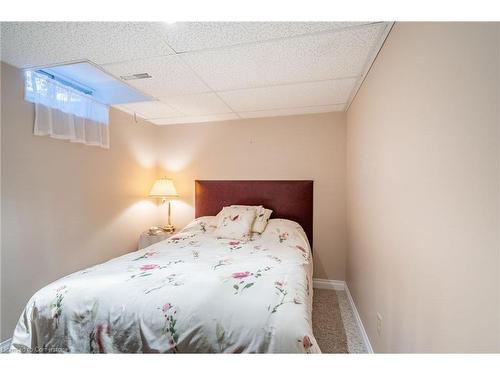 35-10 Wentworth Drive, Grimsby, ON - Indoor Photo Showing Bedroom