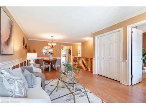 35-10 Wentworth Drive, Grimsby, ON - Indoor Photo Showing Living Room