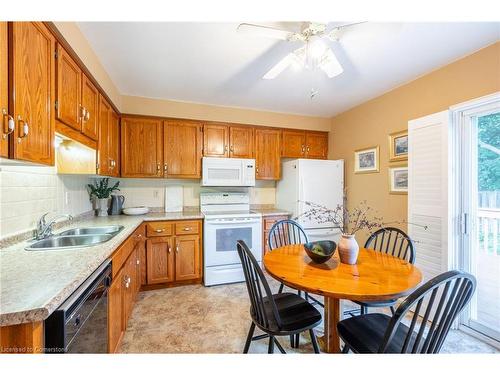 35-10 Wentworth Drive, Grimsby, ON - Indoor Photo Showing Kitchen With Double Sink