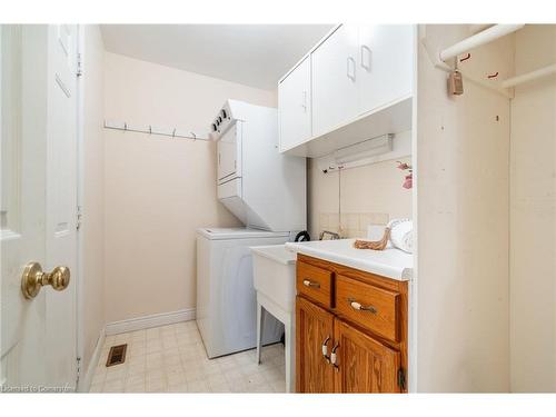 35-10 Wentworth Drive, Grimsby, ON - Indoor Photo Showing Laundry Room