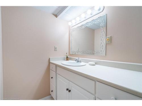 35-10 Wentworth Drive, Grimsby, ON - Indoor Photo Showing Bathroom