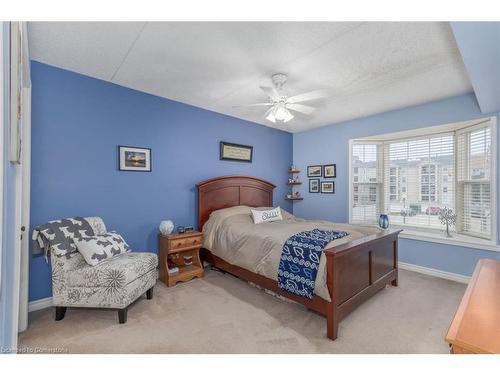 216-1411 Walker'S Line, Burlington, ON - Indoor Photo Showing Bedroom