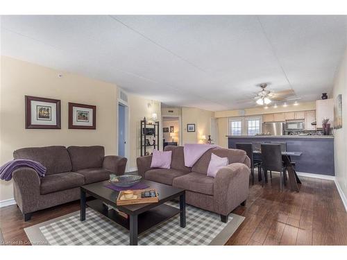 216-1411 Walker'S Line, Burlington, ON - Indoor Photo Showing Living Room