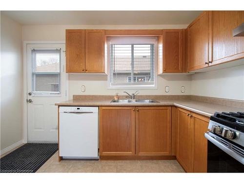 122 Braemar Avenue, Caledonia, ON - Indoor Photo Showing Kitchen With Double Sink